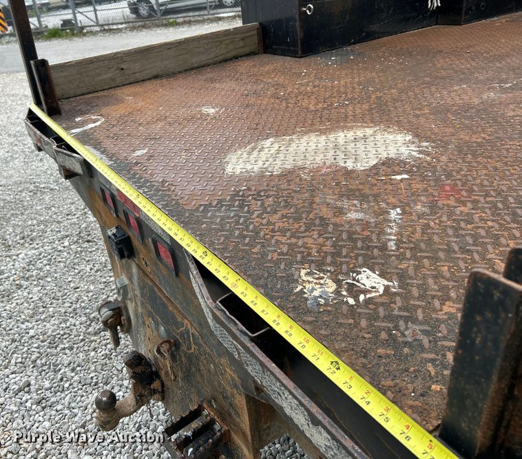 image for item EK4692 2011 Ford F350 Super Duty XLT flatbed pickup truck