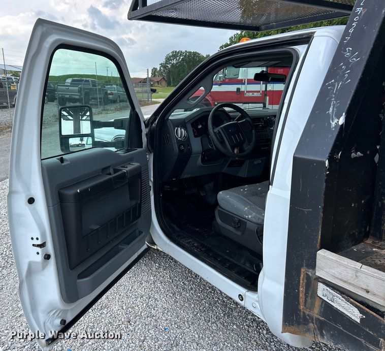 image for item EK4692 2011 Ford F350 Super Duty XLT flatbed pickup truck