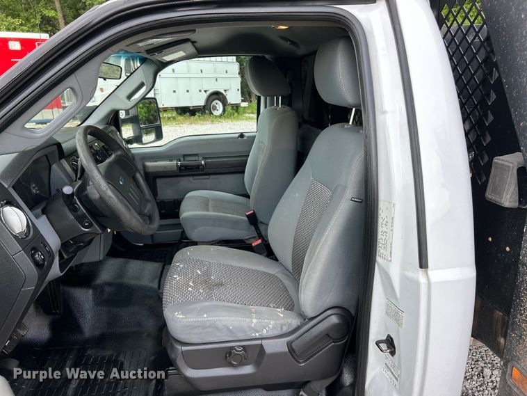 image for item EK4692 2011 Ford F350 Super Duty XLT flatbed pickup truck