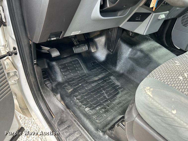 image for item EK4692 2011 Ford F350 Super Duty XLT flatbed pickup truck