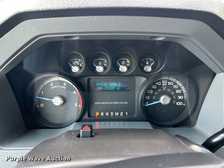 image for item EK4692 2011 Ford F350 Super Duty XLT flatbed pickup truck