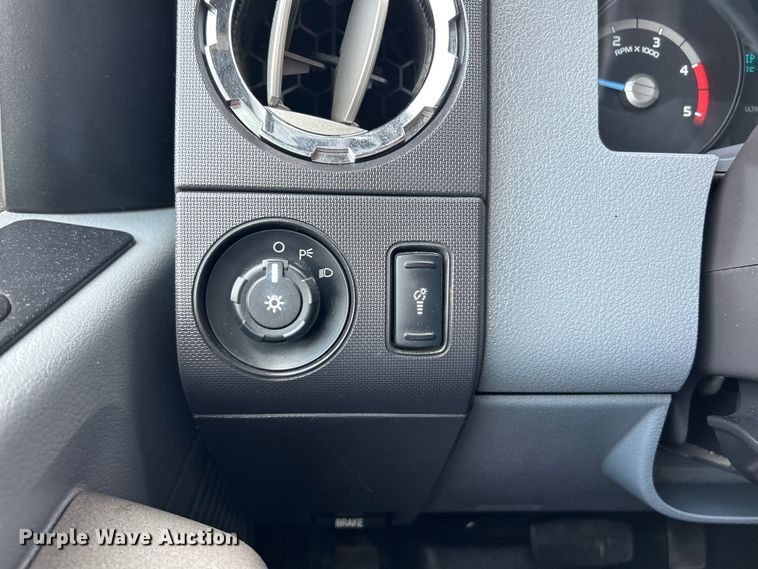 image for item EK4692 2011 Ford F350 Super Duty XLT flatbed pickup truck