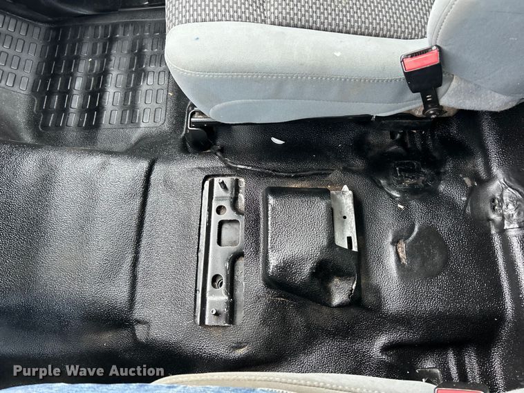 image for item EK4692 2011 Ford F350 Super Duty XLT flatbed pickup truck