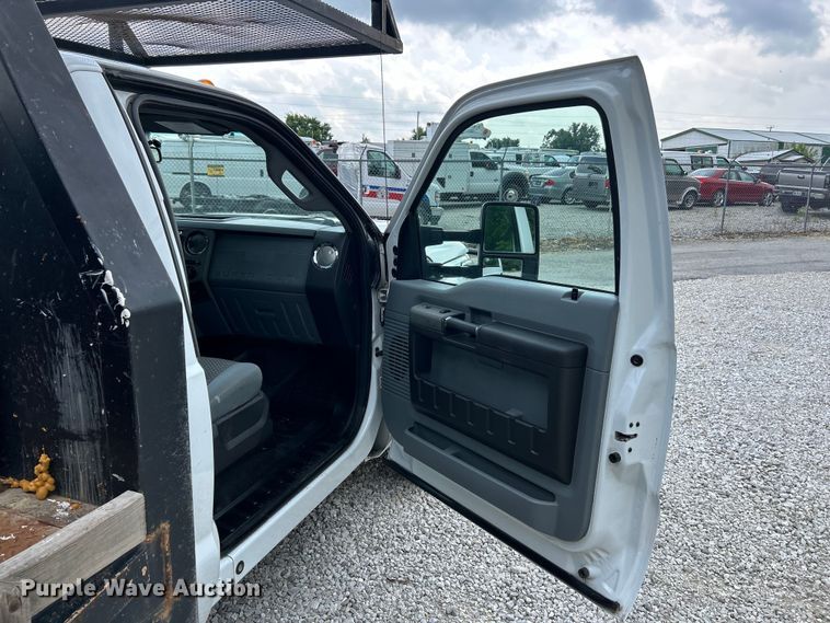 image for item EK4692 2011 Ford F350 Super Duty XLT flatbed pickup truck