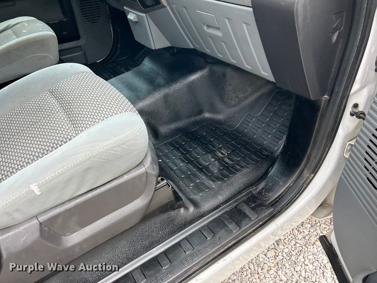 image for item EK4692 2011 Ford F350 Super Duty XLT flatbed pickup truck