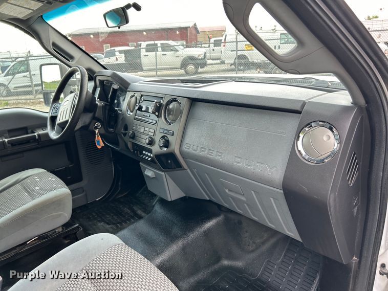 image for item EK4692 2011 Ford F350 Super Duty XLT flatbed pickup truck