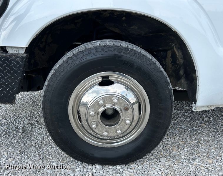 image for item EK4692 2011 Ford F350 Super Duty XLT flatbed pickup truck