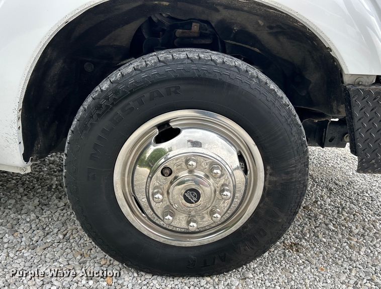 image for item EK4692 2011 Ford F350 Super Duty XLT flatbed pickup truck