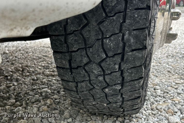 image for item EK4692 2011 Ford F350 Super Duty XLT flatbed pickup truck