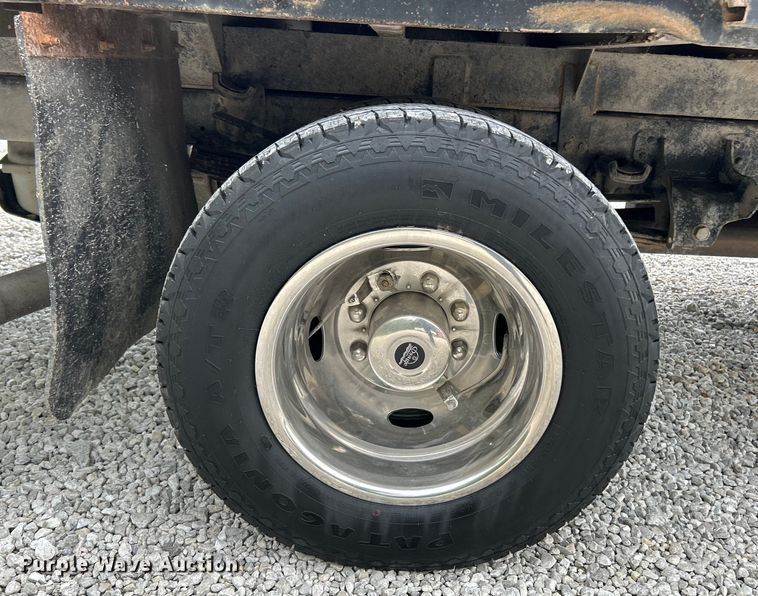 image for item EK4692 2011 Ford F350 Super Duty XLT flatbed pickup truck