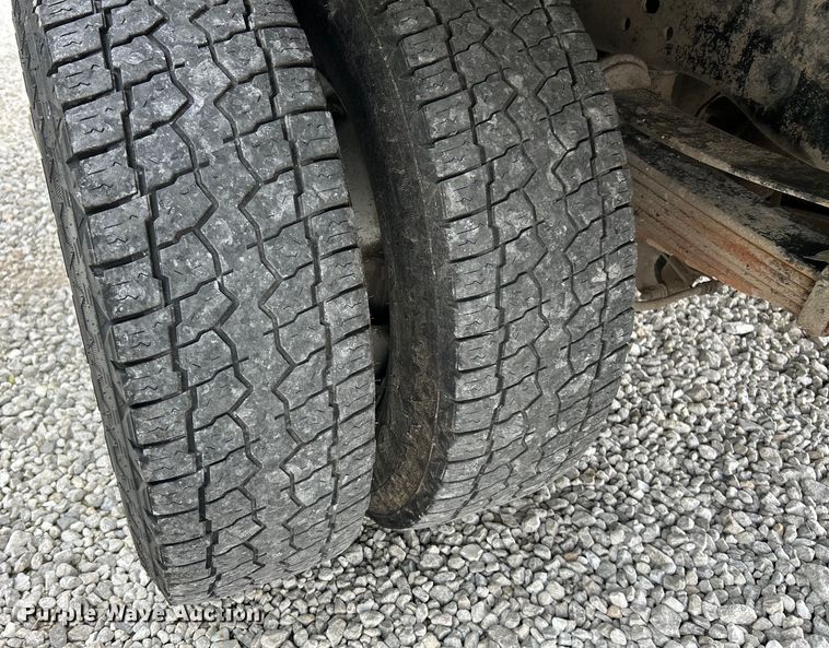 image for item EK4692 2011 Ford F350 Super Duty XLT flatbed pickup truck