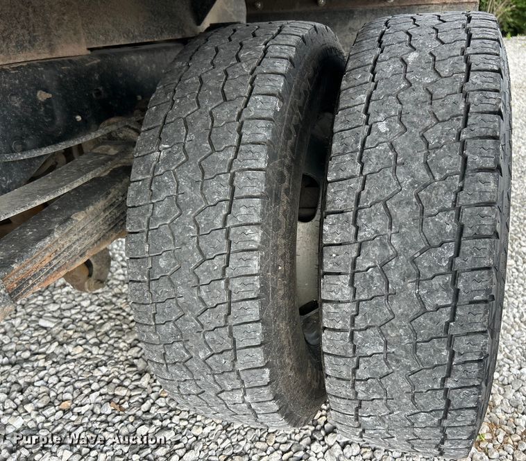 image for item EK4692 2011 Ford F350 Super Duty XLT flatbed pickup truck