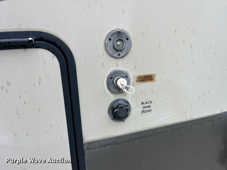 image for item EK8520 2011 Evergreen EL30RLS-5 camper