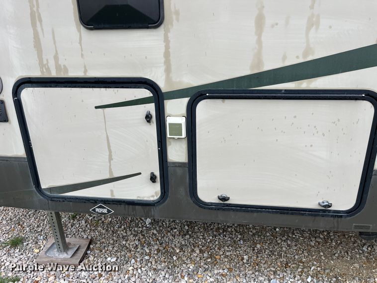 image for item EK8520 2011 Evergreen EL30RLS-5 camper