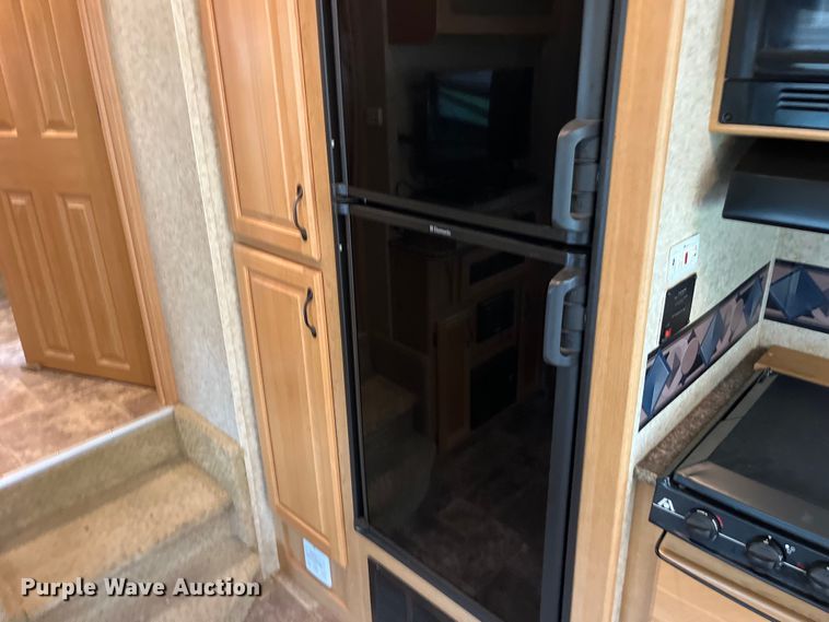 image for item EK8520 2011 Evergreen EL30RLS-5 camper