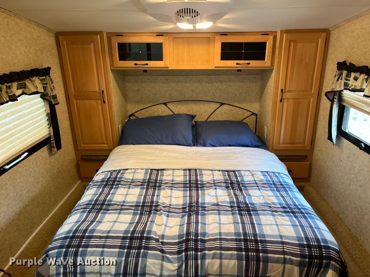 image for item EK8520 2011 Evergreen EL30RLS-5 camper