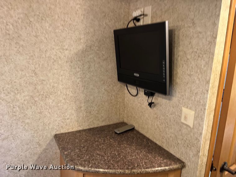 image for item EK8520 2011 Evergreen EL30RLS-5 camper