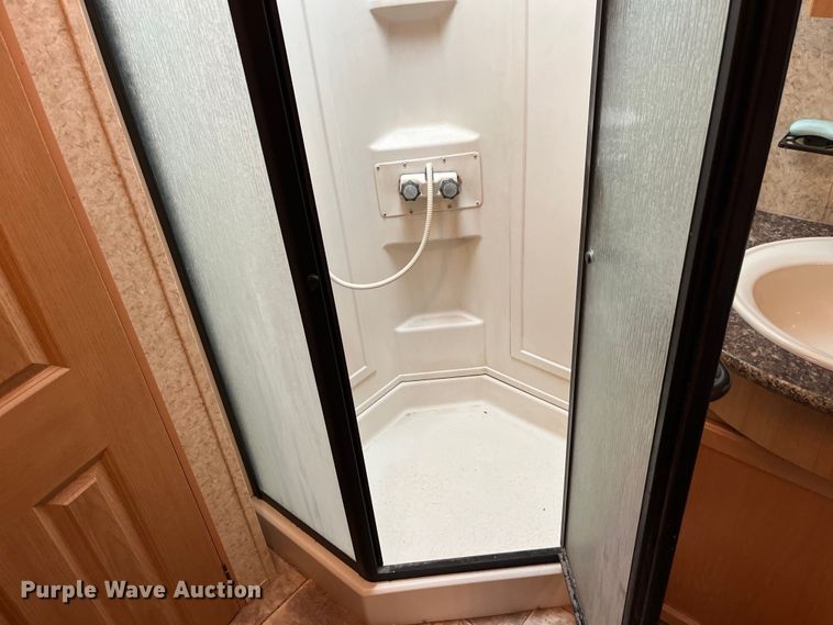 image for item EK8520 2011 Evergreen EL30RLS-5 camper