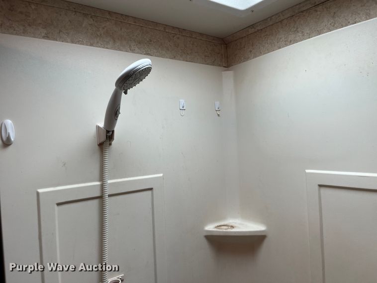 image for item EK8520 2011 Evergreen EL30RLS-5 camper