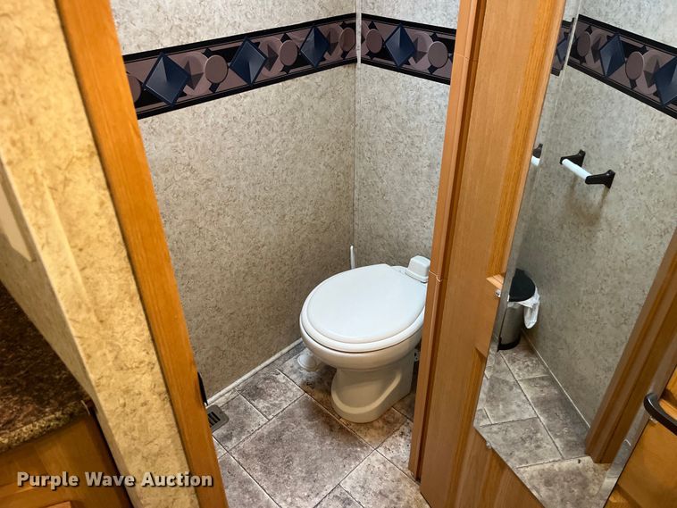 image for item EK8520 2011 Evergreen EL30RLS-5 camper