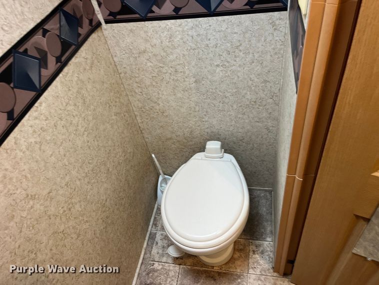 image for item EK8520 2011 Evergreen EL30RLS-5 camper