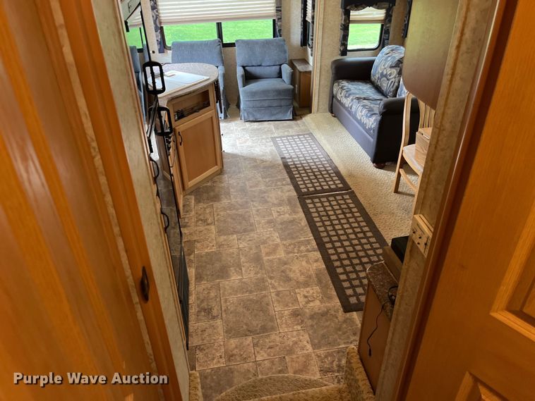 image for item EK8520 2011 Evergreen EL30RLS-5 camper