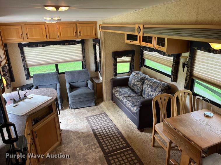 image for item EK8520 2011 Evergreen EL30RLS-5 camper