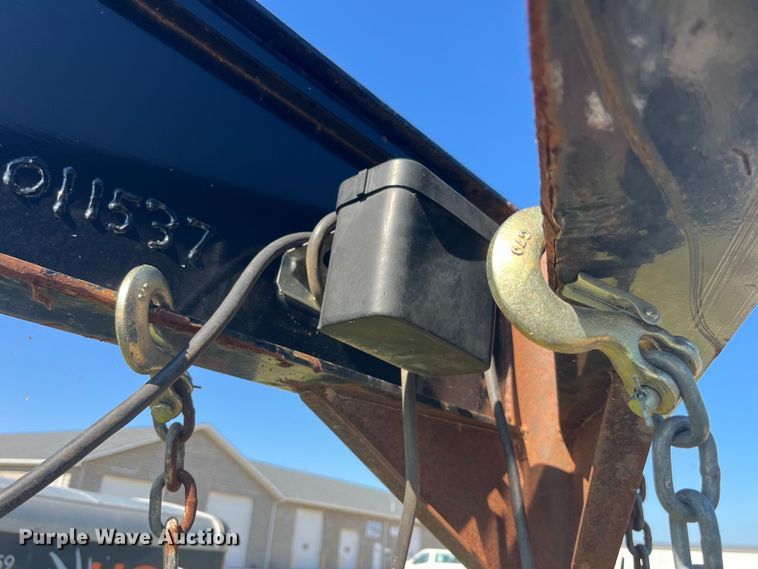 image for item EK8541 1999 Titan equipment trailer