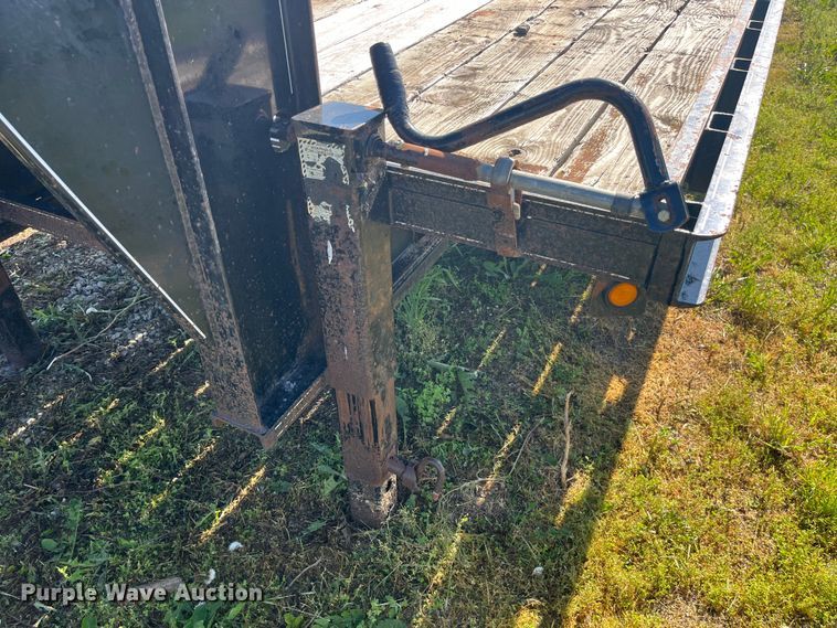 image for item EK8541 1999 Titan equipment trailer