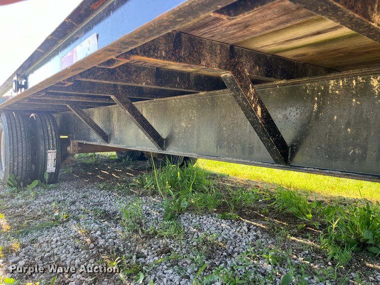 image for item EK8541 1999 Titan equipment trailer