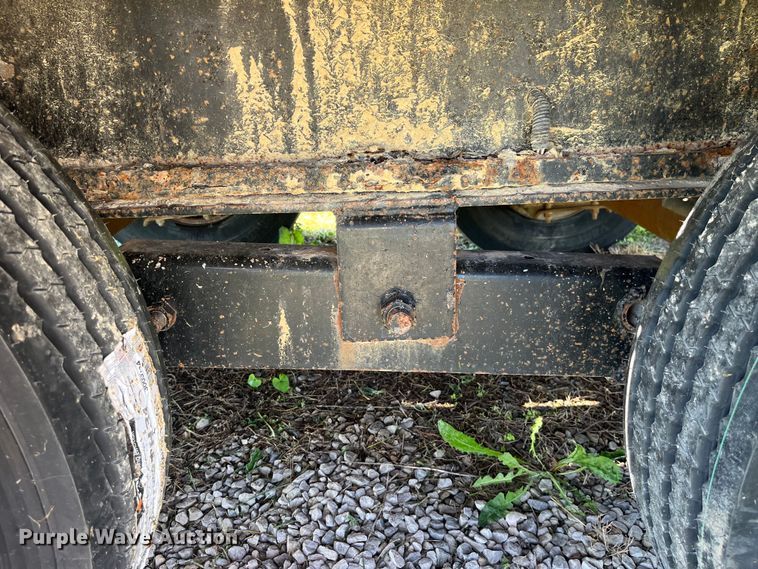 image for item EK8541 1999 Titan equipment trailer