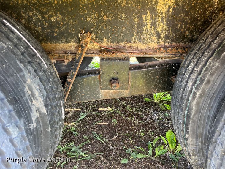 image for item EK8541 1999 Titan equipment trailer