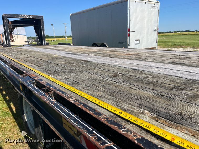 image for item EK8541 1999 Titan equipment trailer