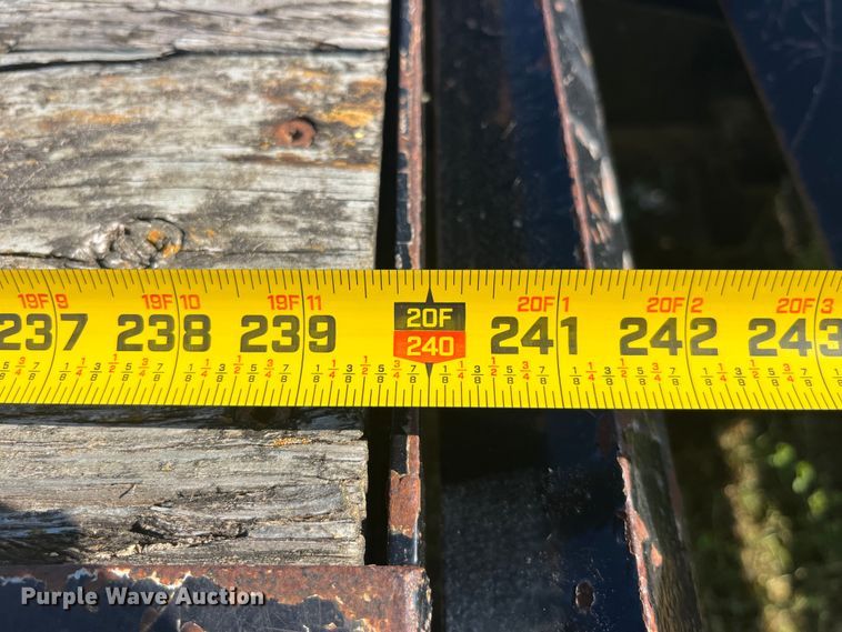 image for item EK8541 1999 Titan equipment trailer