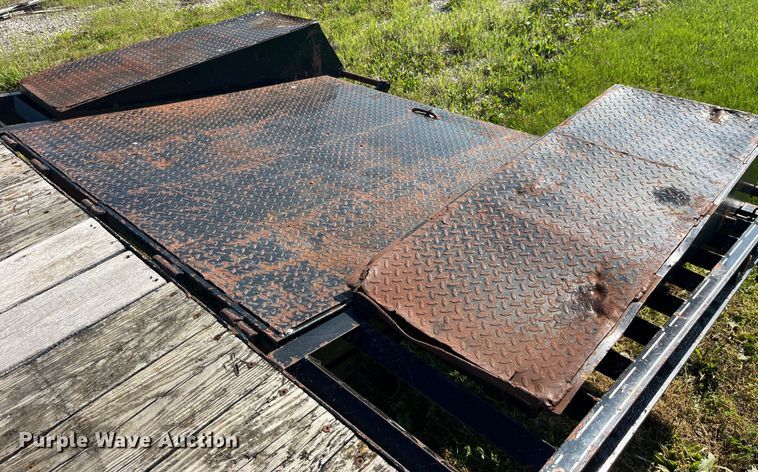 image for item EK8541 1999 Titan equipment trailer