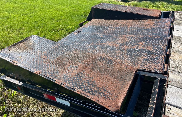 image for item EK8541 1999 Titan equipment trailer