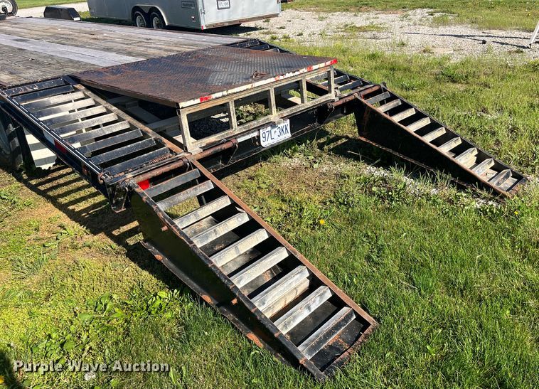 image for item EK8541 1999 Titan equipment trailer