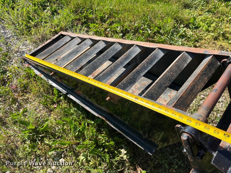 image for item EK8541 1999 Titan equipment trailer