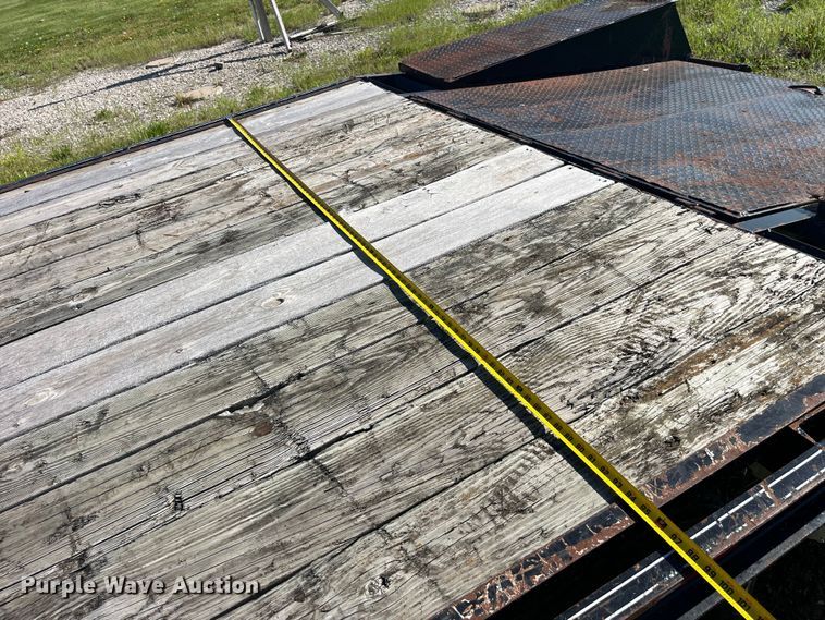 image for item EK8541 1999 Titan equipment trailer