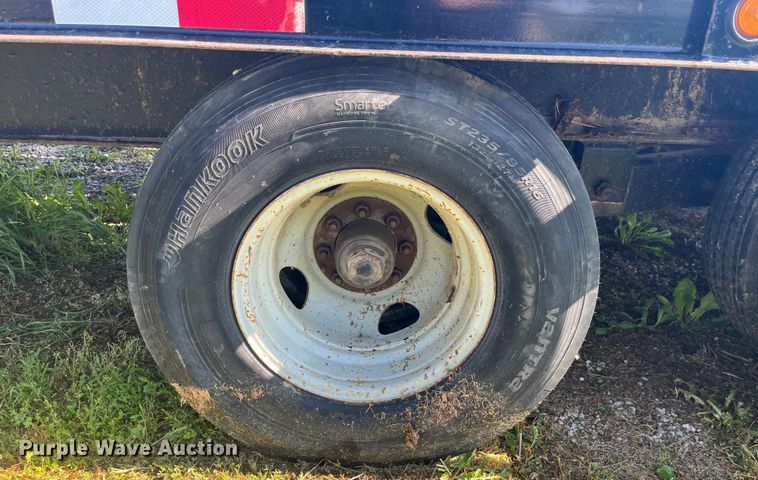 image for item EK8541 1999 Titan equipment trailer