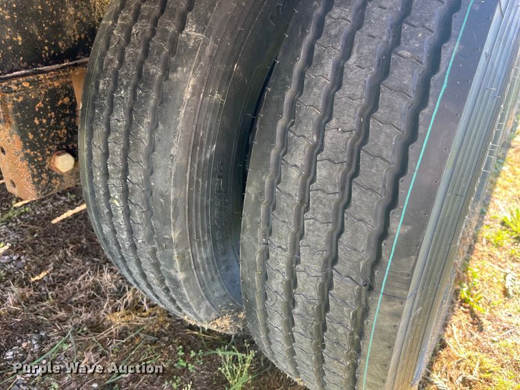 image for item EK8541 1999 Titan equipment trailer