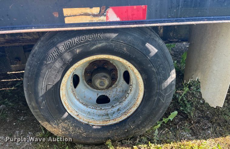 image for item EK8541 1999 Titan equipment trailer