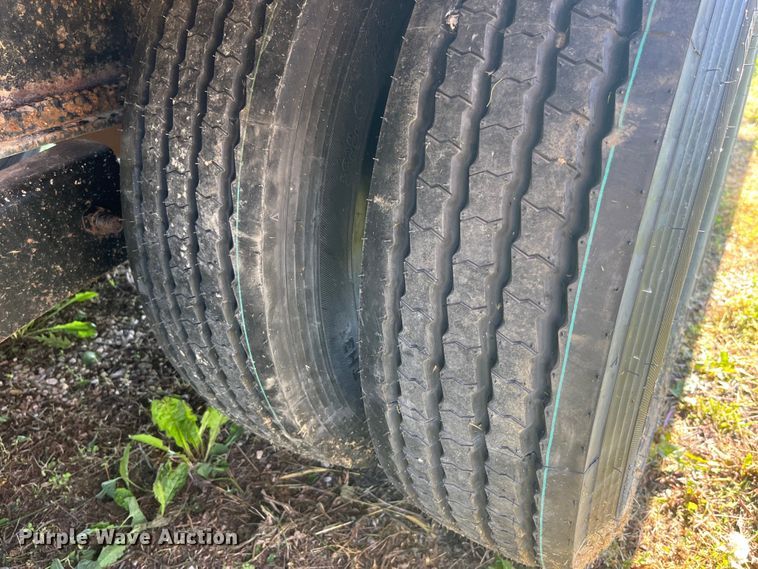 image for item EK8541 1999 Titan equipment trailer