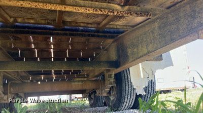 image for item EK8541 1999 Titan equipment trailer