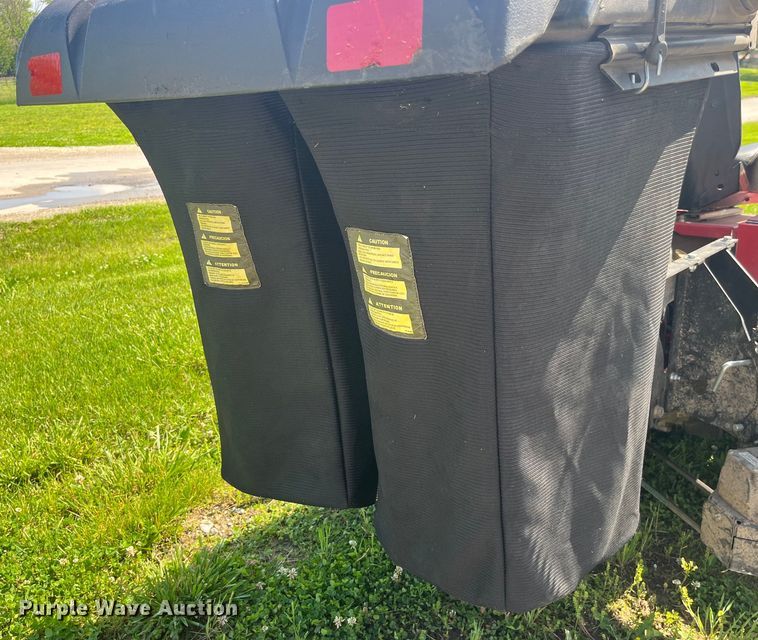 image for item EK8553 2017 Country Clipper 2460KAT-465 ZTR lawn mower