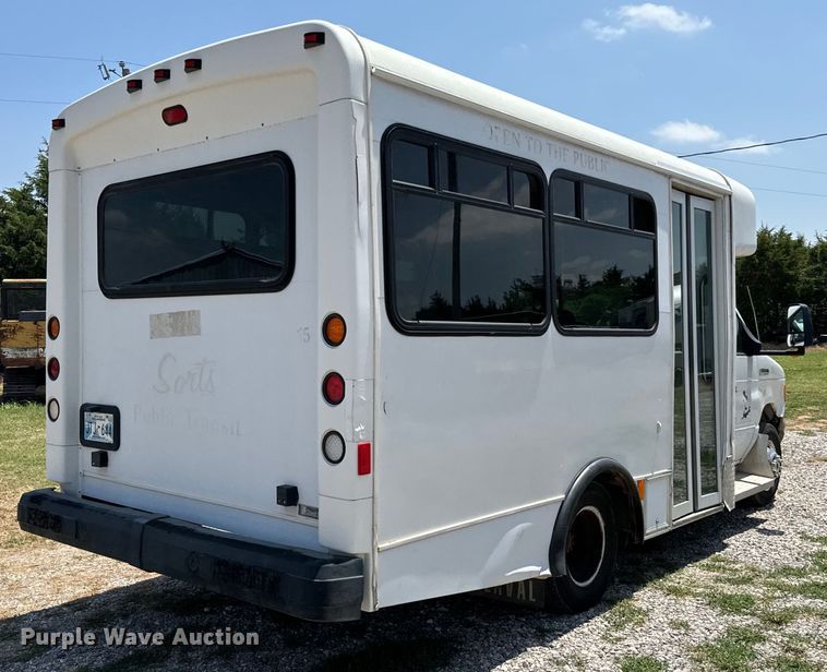 image for item IE9017 2006 Ford E350 Super Duty shuttle bus