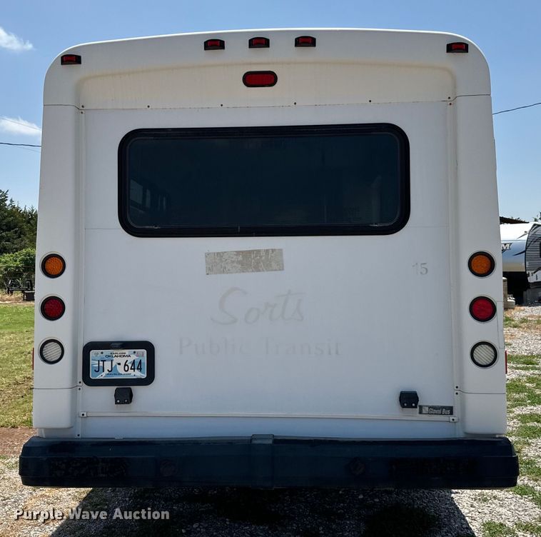 image for item IE9017 2006 Ford E350 Super Duty shuttle bus