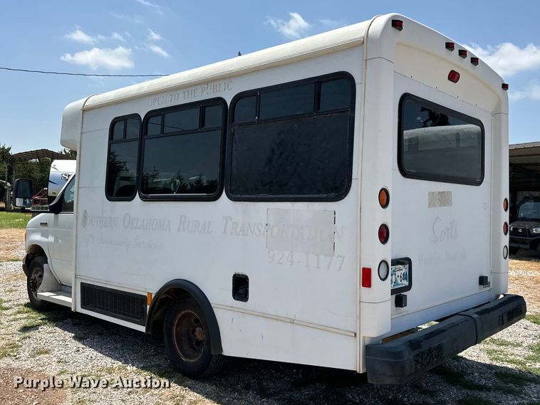 image for item IE9017 2006 Ford E350 Super Duty shuttle bus