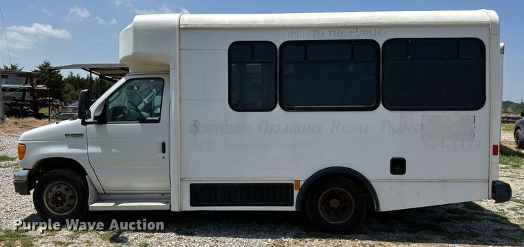 image for item IE9017 2006 Ford E350 Super Duty shuttle bus