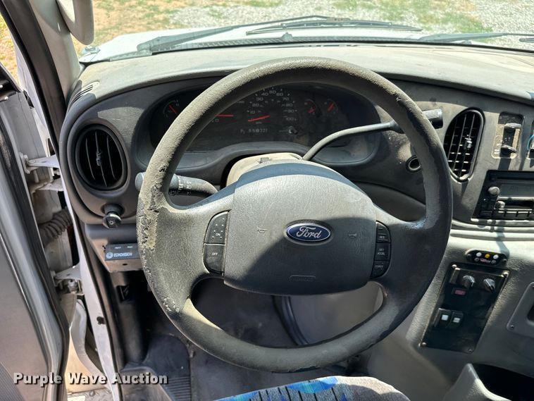 image for item IE9017 2006 Ford E350 Super Duty shuttle bus
